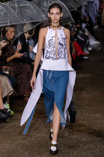Look 18